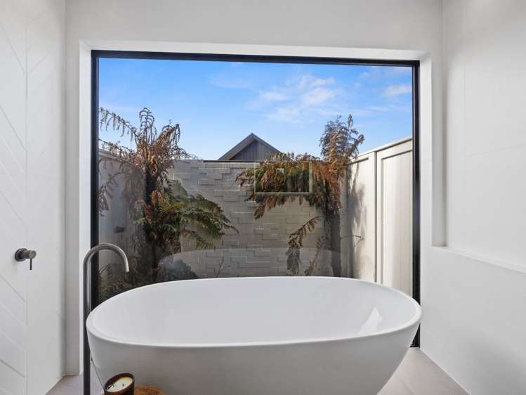 83 Sunline Drive Leamington_19