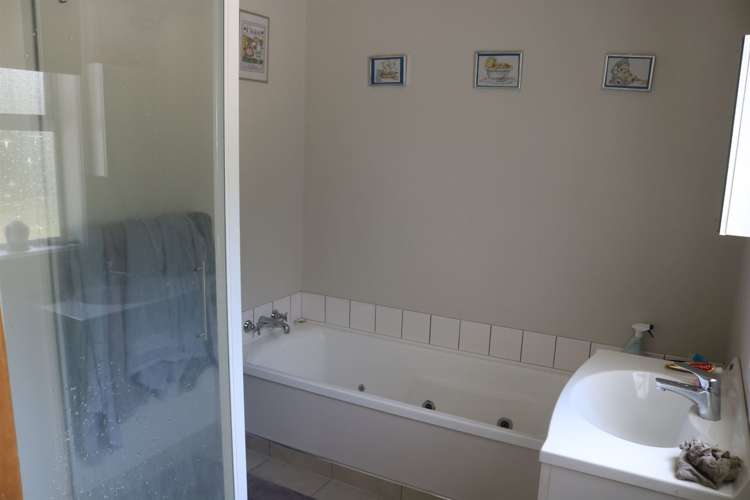 9 Ross Street Dunollie_10