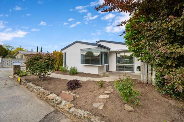 Standalone Charm, Sun-Soaked & Centrally Located