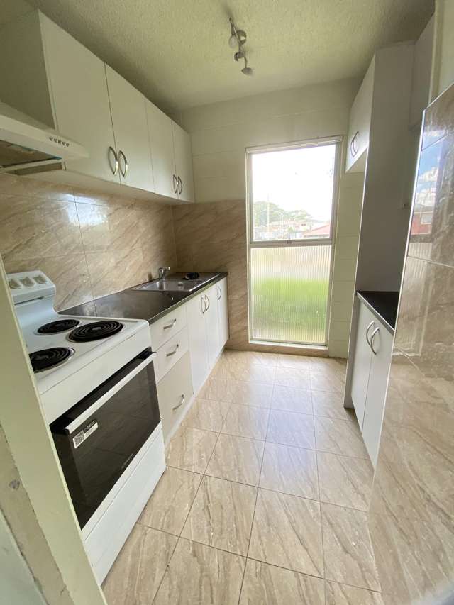 Tidy Two-Bedroom Unit in a Handy Location