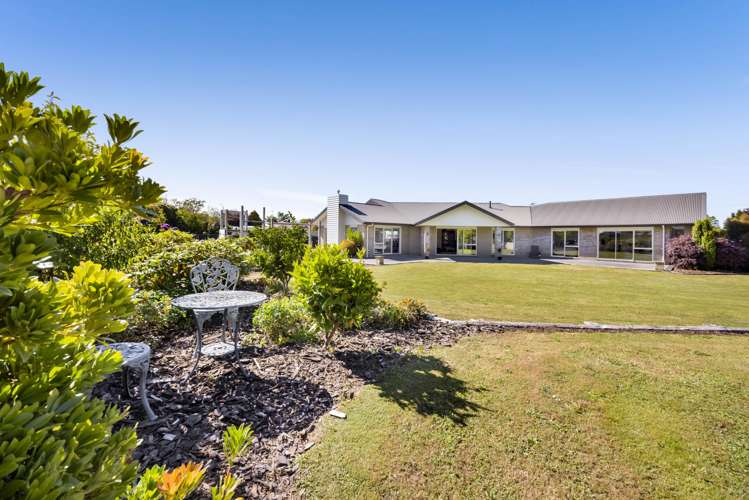 1 Elizabeth Grove Stratford_36