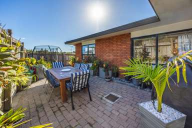 2/8 Lochend Place_2