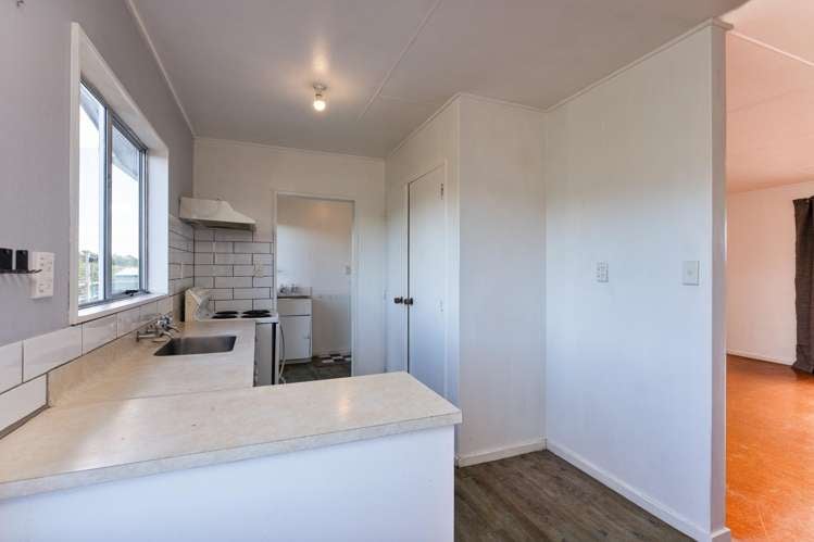 13 Simcox Street Otaki Beach_4