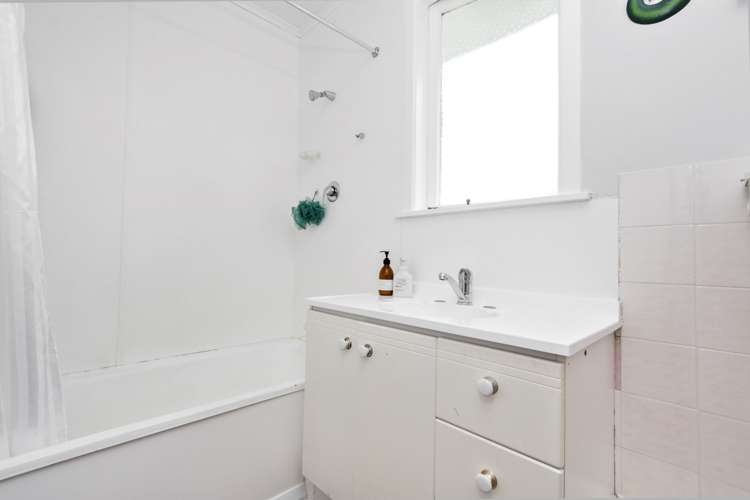 31 Nile Road Kelston_14