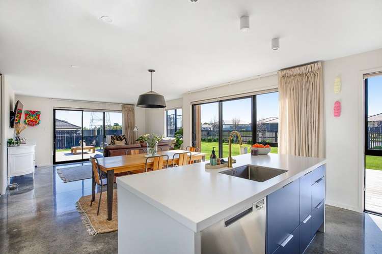 29 Honeyfield Drive Whalers Gate_5