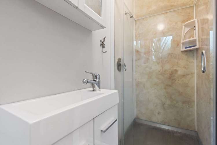 13 Amokura Street Fairy Springs_16