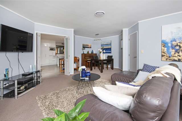 8 Billabong Place Botany Downs_4