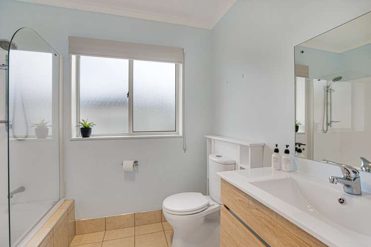 16 Lorna Irene Drive Raumati South_18