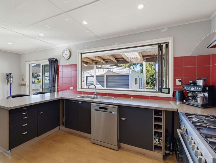 1222 Norfolk Crescent Mayfair_17