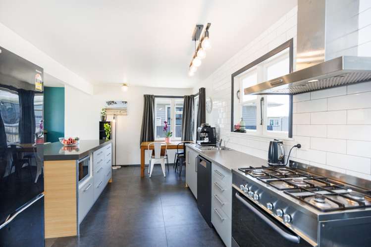 18 Somerset Crescent Highbury_7