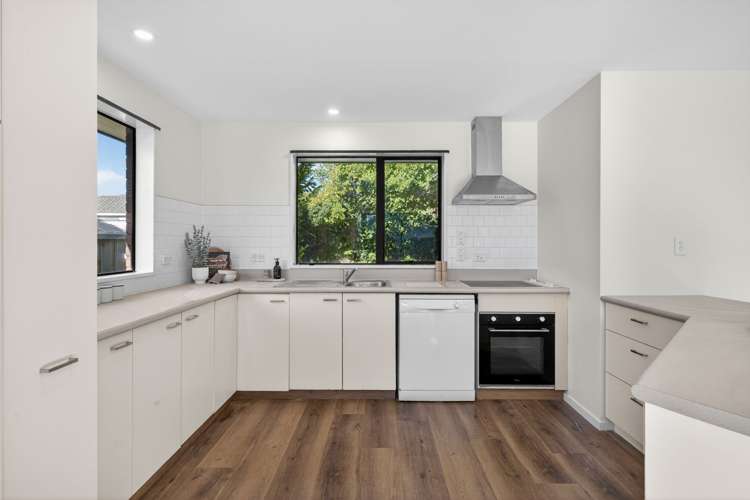 2/8 Fovant Street Russley_9