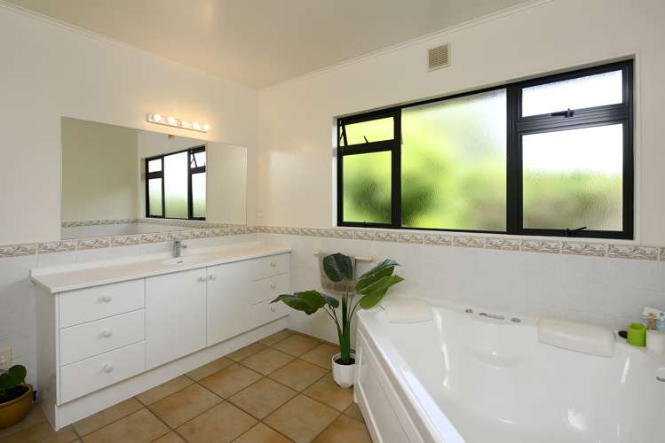 537 Hill Street South Hope_16