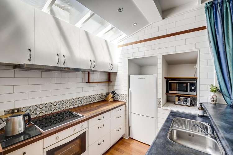 1209 Caroline Road Mayfair_6