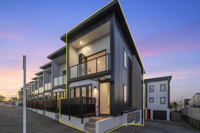 LIVE WITH DISTINCTION. LIFESTYLE ASSURED.