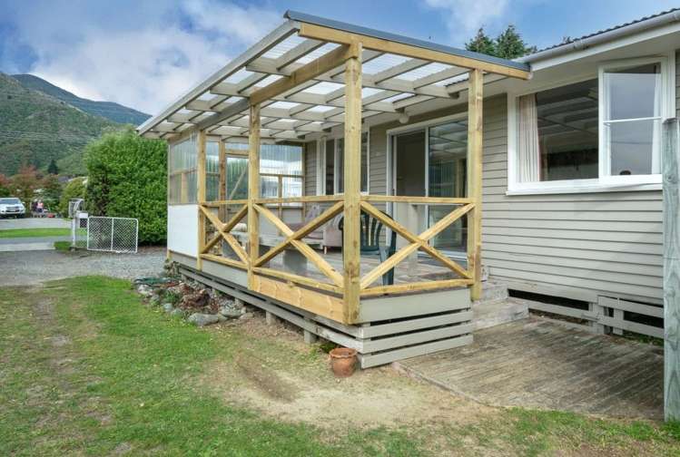 54 Beach Road Waikawa_12