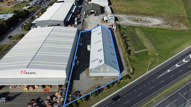 Large Warehouse with Yard Off Motorway
