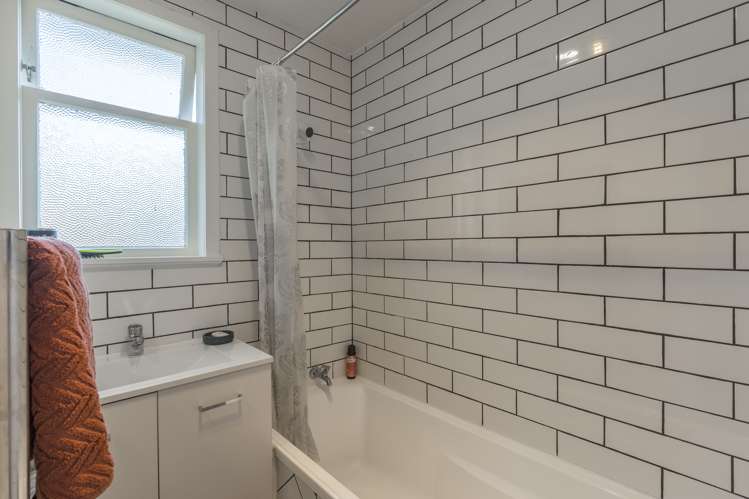 14 Kowhai Grove Raumati Beach_14