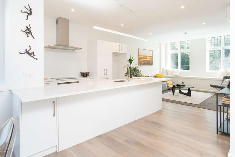 121 The Parade Island Bay_5