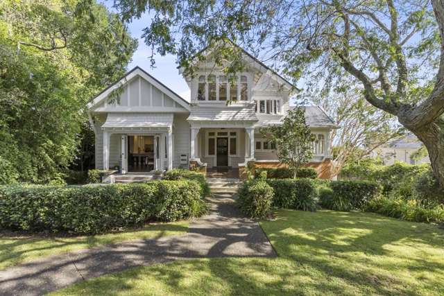 Stunning Large Family Home!