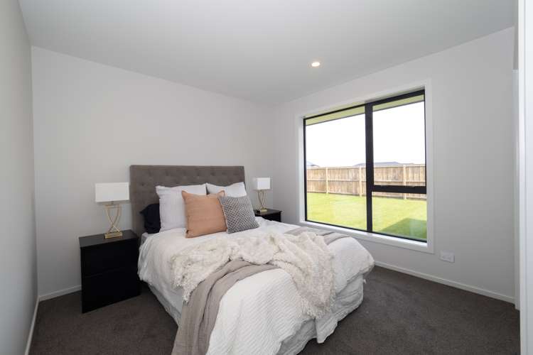 5 Strowan Avenue Elgin_9