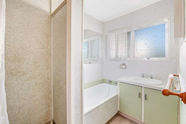 16 Pohutukawa Avenue Red Beach_12