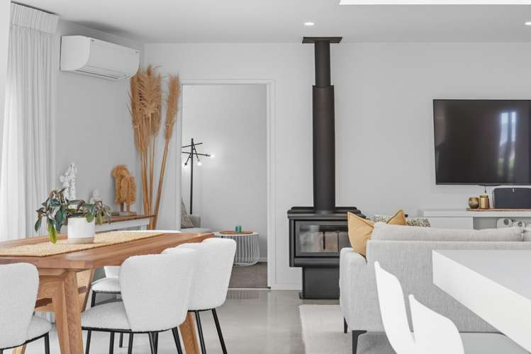 6 Kahuparere Crescent Pyes Pa_15