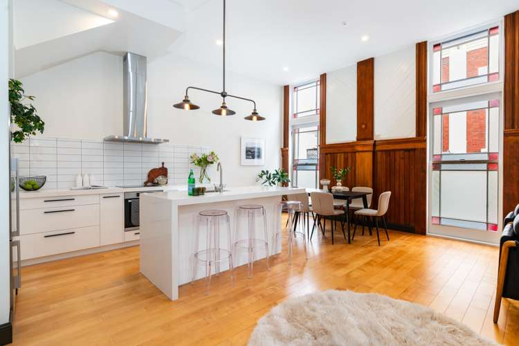 2/235 Adelaide Road Newtown_1