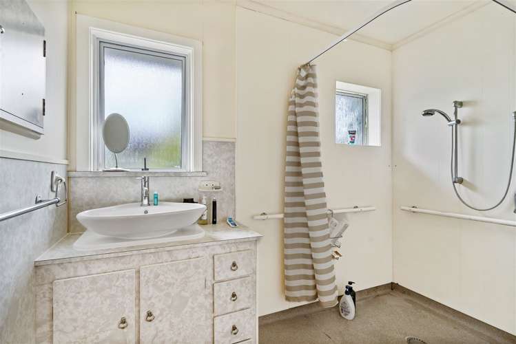 582 Beach Road Rothesay Bay_9