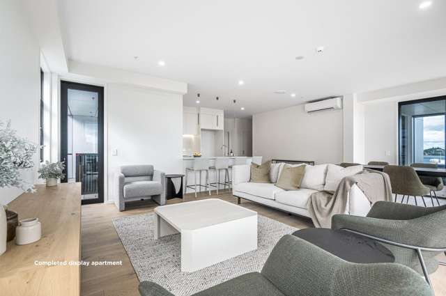 Sub corner penthouse with water views!