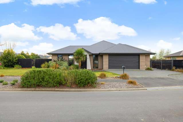 Stunning 3 Bedroom Home Plus Home Office  In West Melton