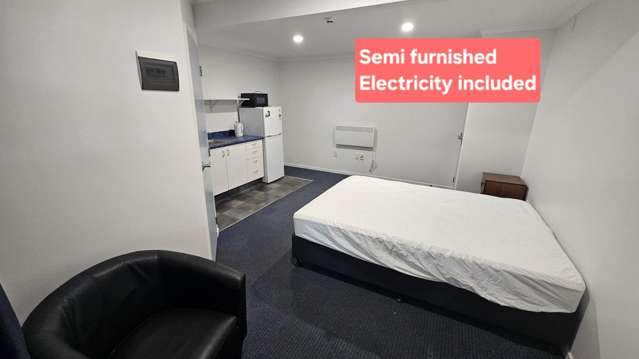 ELECTRICITY INCLUDED - CENTRAL FURNISHED BEDSIT UNIT!