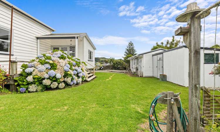 10 North Street Mokau_23