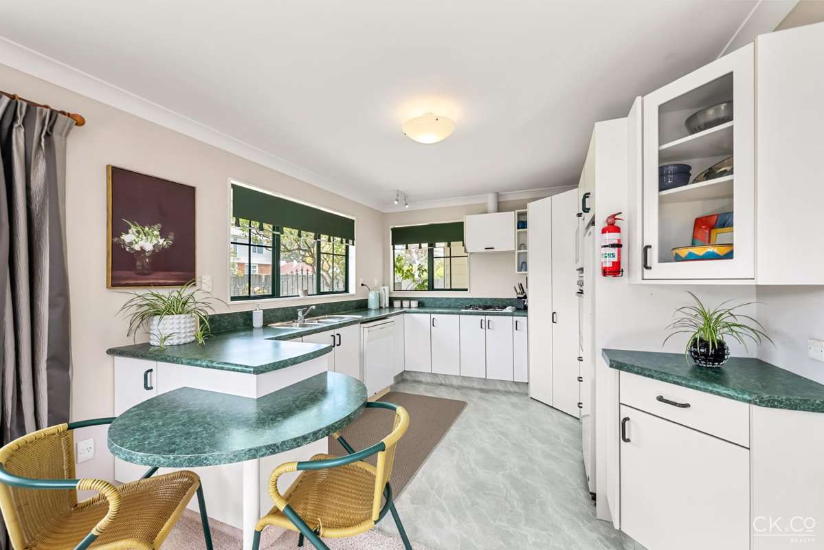 2/118 Whites Line East_1