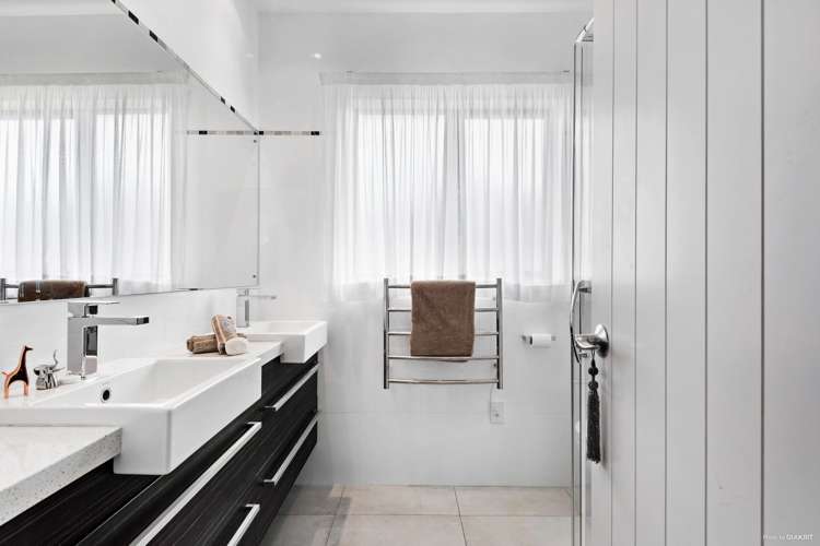 3 Andalusian Way Karaka_14