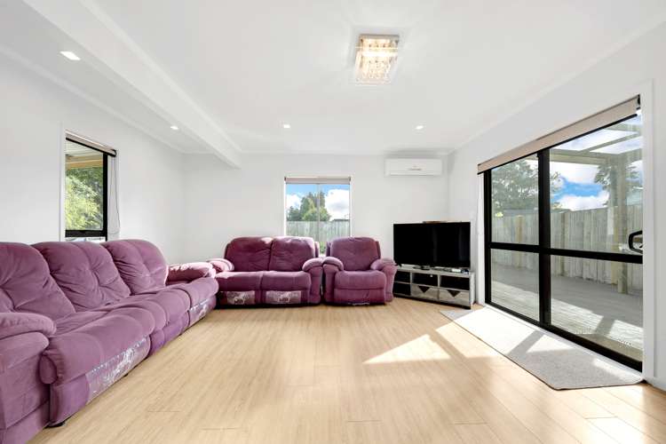 1/33 Challen Close Conifer Grove_13