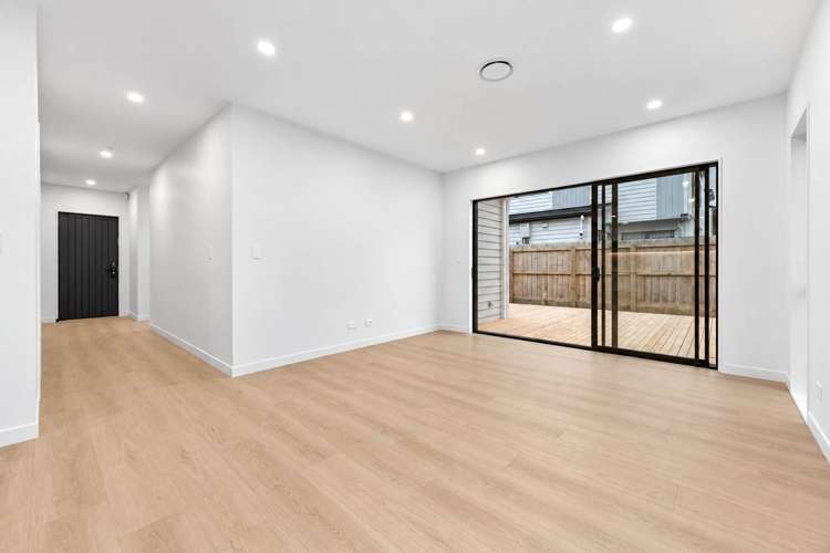 6 Furlough Road_4