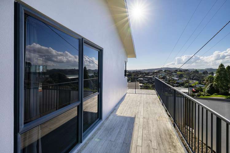 25i Violet Street Raglan_17