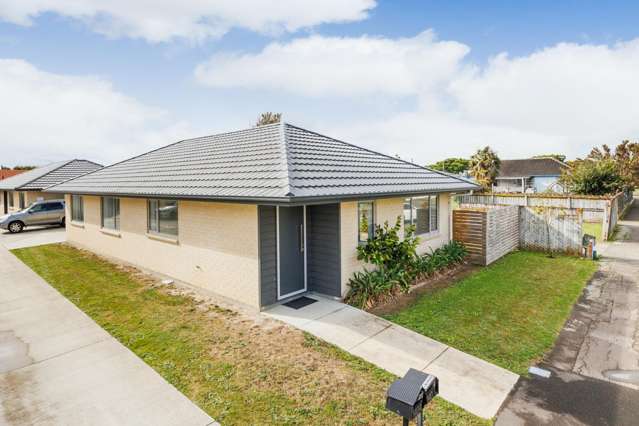 Modern three bedroom town house