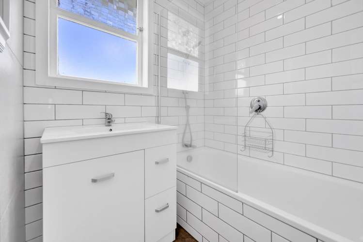 6 McGuire Street Hawera_13