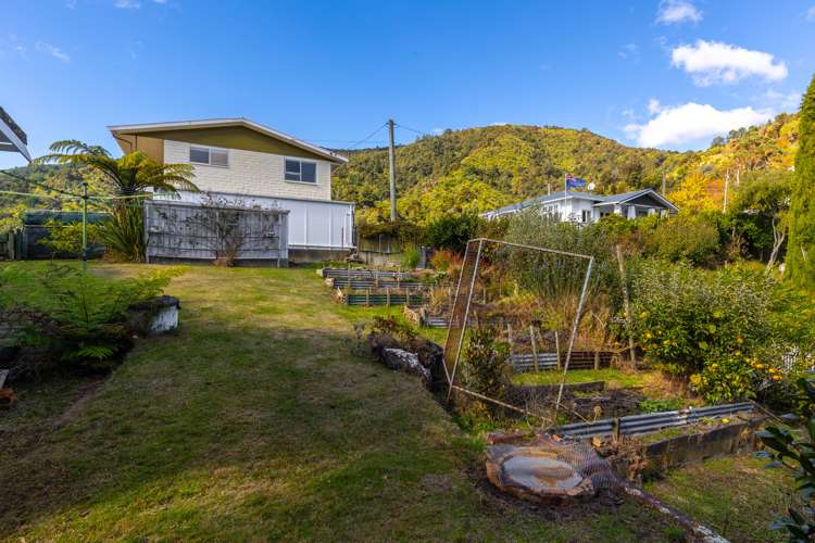 8 Taranaki Street Picton_21