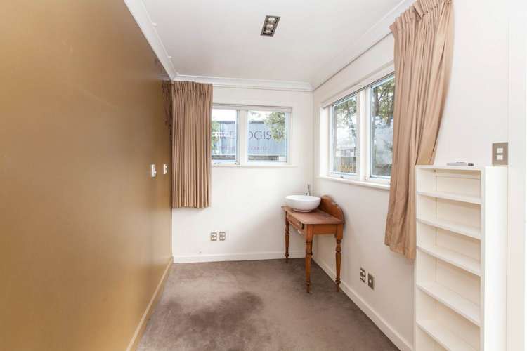 12 Mount Smart Road Royal Oak_17