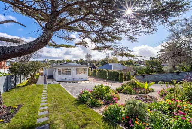 WALK TO SCHOOL | 809 sqm MHU | RENOVATED 4-BED
