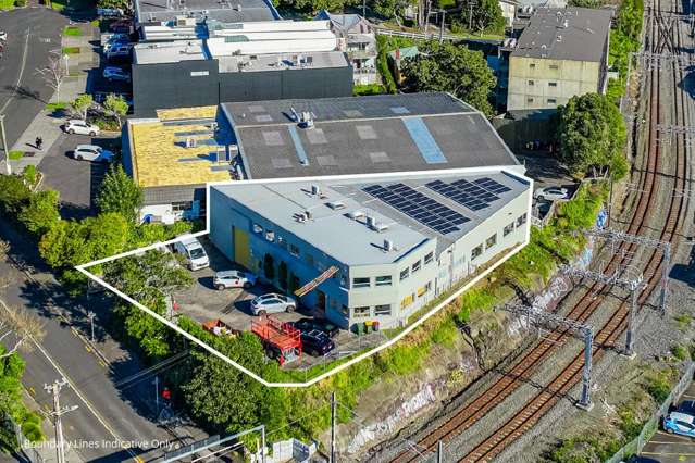 SOLID VACANT WAREHOUSE & OFFICE - MOVE ON IN