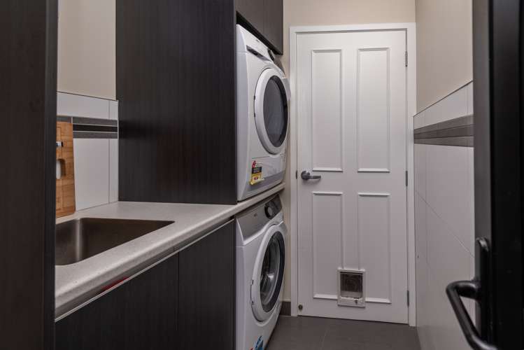 6 Borrowdace Avenue Botany Downs_16