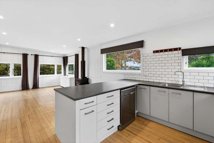 920 Park Road South Longlands_18