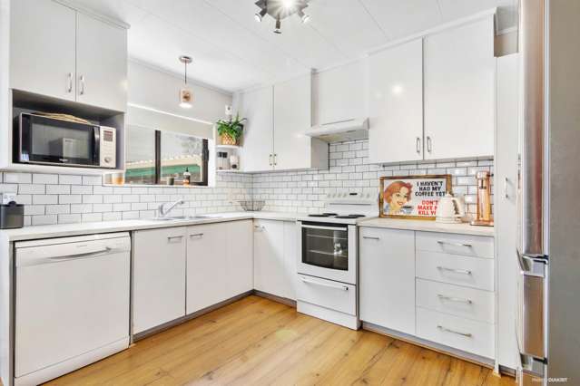 37 Glengarry Road Glen Eden_4