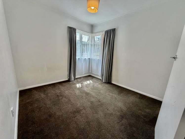  105 Main Road Wainuiomata_6