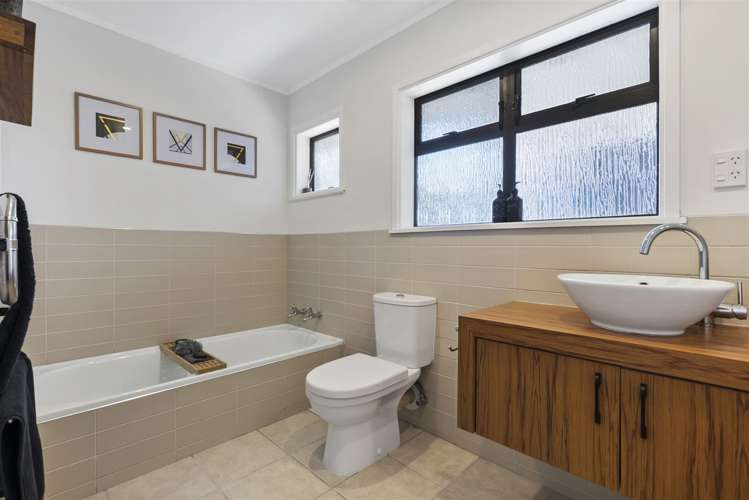 8 Quibray Place Botany Downs_19