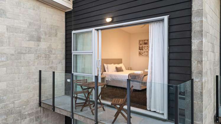 5,7 and 8/27 Marine Parade Carters Beach_9