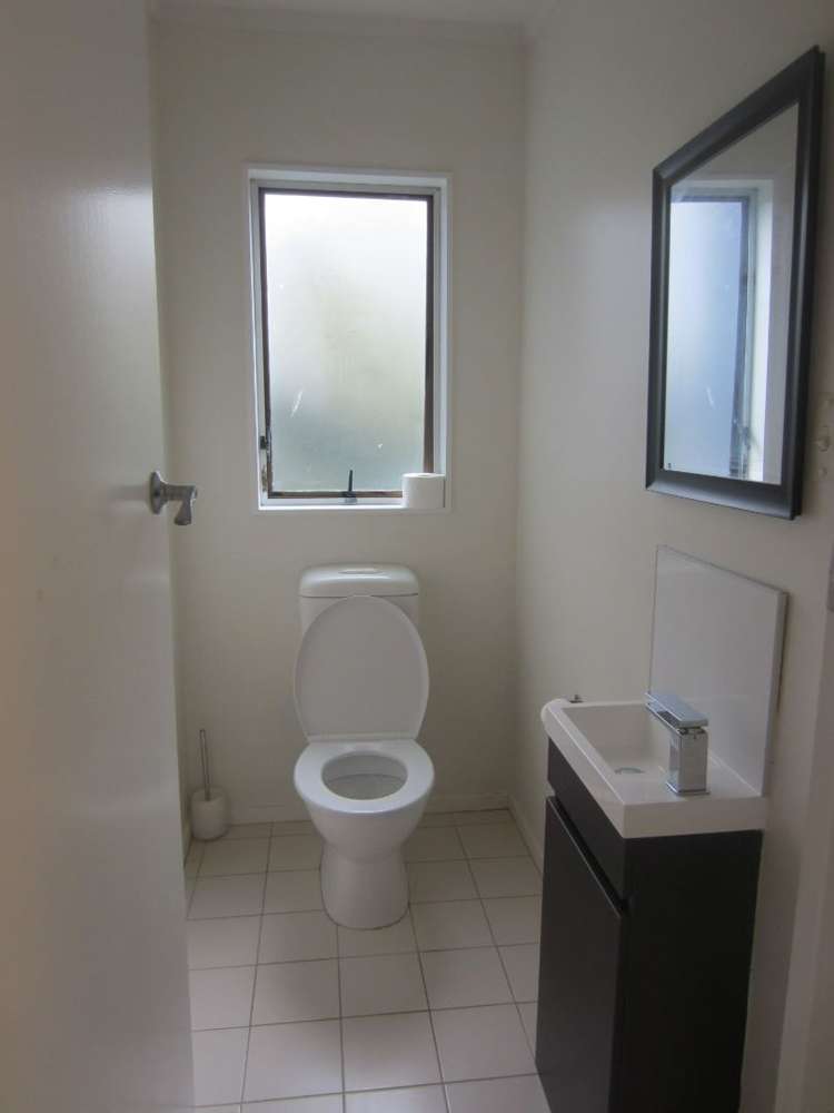 12 Florio Terrace Tawa_7